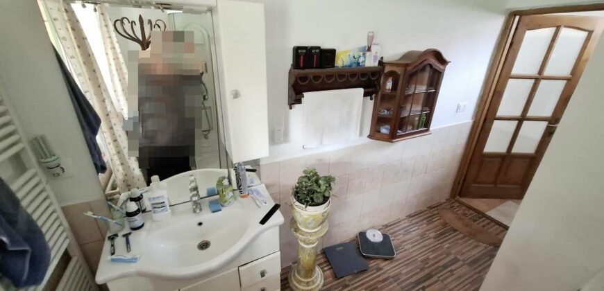 Kaposmérőben eladó tágas, felújított családi ház nagy telekkel, garázzsal és borospincével!