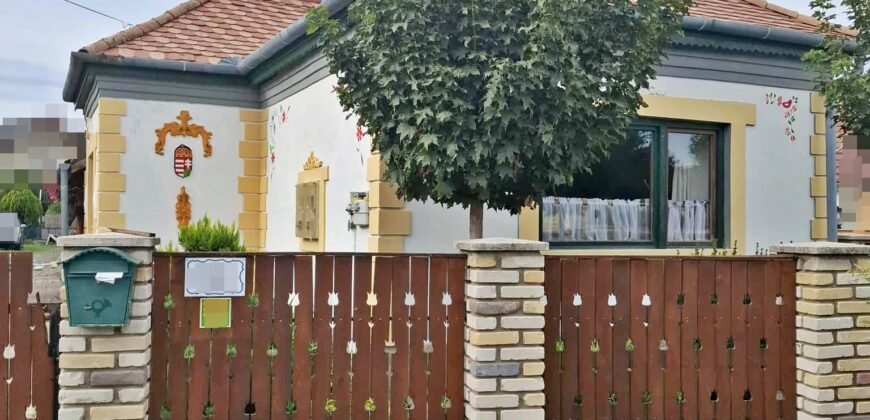 Kaposmérőben eladó tágas, felújított családi ház nagy telekkel, garázzsal és borospincével!