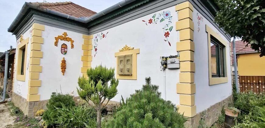 Kaposmérőben eladó tágas, felújított családi ház nagy telekkel, garázzsal és borospincével!