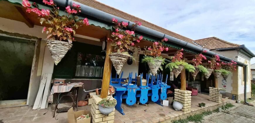 Kaposmérőben eladó tágas, felújított családi ház nagy telekkel, garázzsal és borospincével!