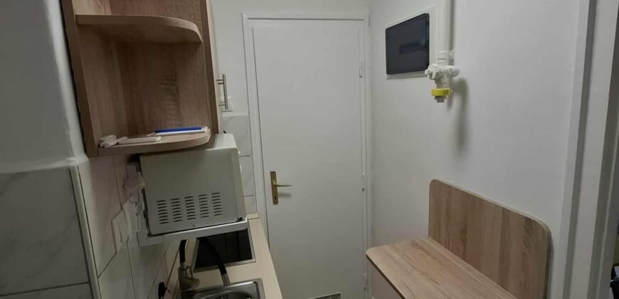 Kaposvár szívében minigarzon eladó!