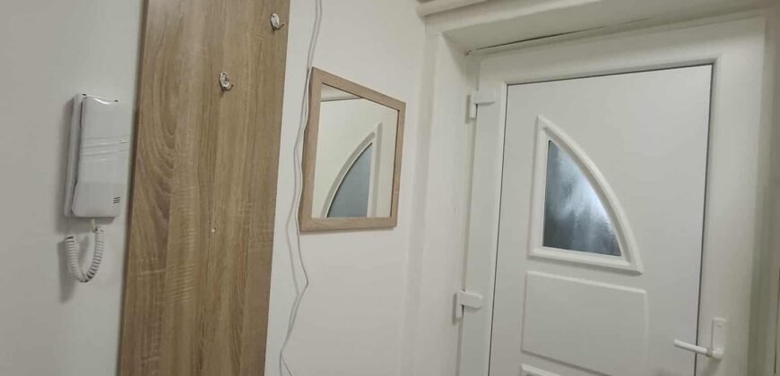 Kaposvár szívében minigarzon eladó!