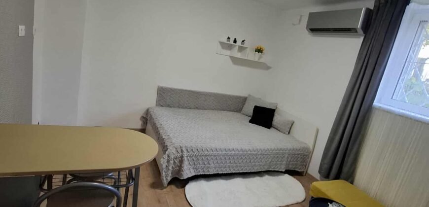 Kaposvár szívében minigarzon eladó!