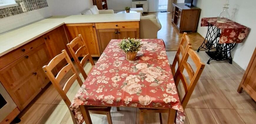 Kaposvár szívében felújított lakás garázzsal együtt eladó!