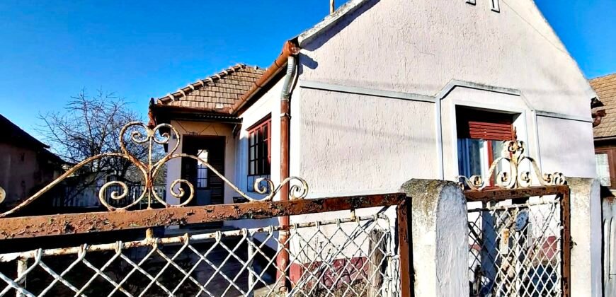 Csoma! Kaposvár és Dombóvár között családi ház eladó!