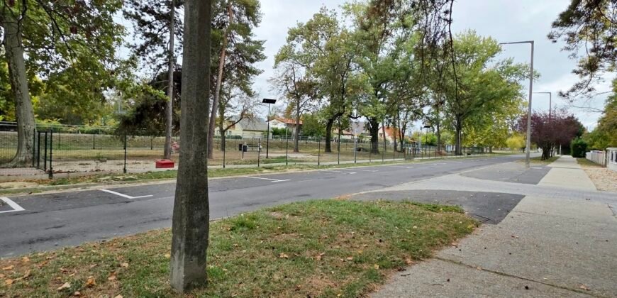 Balatonlelle központi részén!